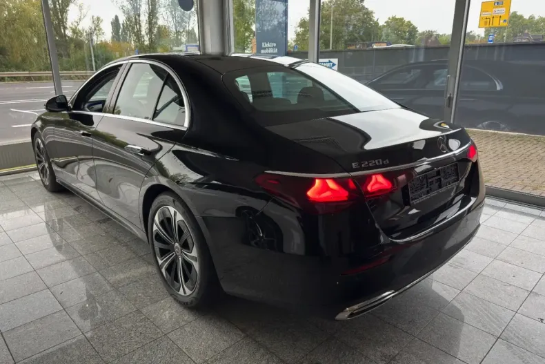 Mercedes-Benz E 220 din 2024 cu 49.850 km - oferta MER151910 - foto 30