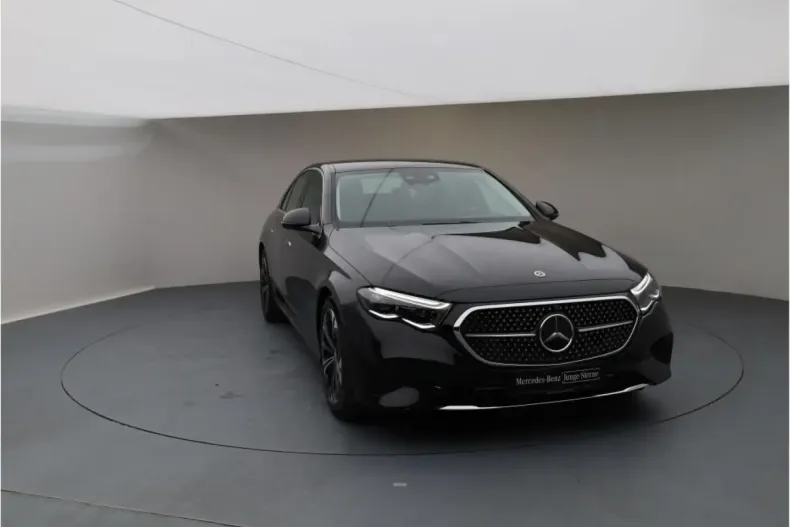 Mercedes-Benz E 450 din 2023 cu 6.450 km - oferta MER151917 - foto 1