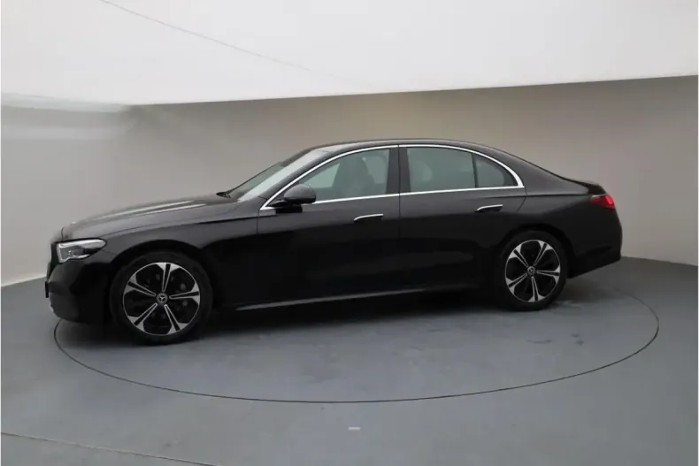 Mercedes-Benz E 450 din 2023 cu 6.450 km - oferta MER151917 - foto 2