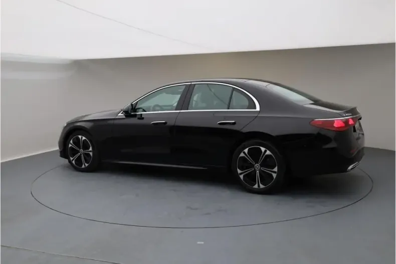 Mercedes-Benz E 450 din 2023 cu 6.450 km - oferta MER151917 - foto 3