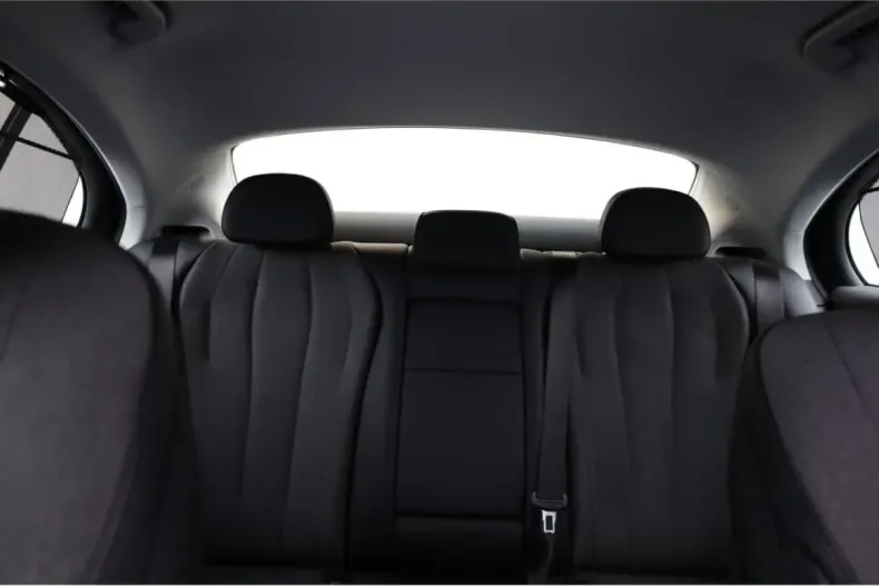 Mercedes-Benz E 450 din 2023 cu 6.450 km - oferta MER151917 - foto 24