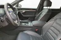 Volkswagen Touareg din 2022 cu 76.800 km - oferta VOL151923 - foto 3