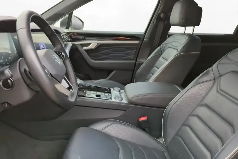 Volkswagen Touareg din 2022 cu 76.800 km - oferta VOL151923 - foto 3