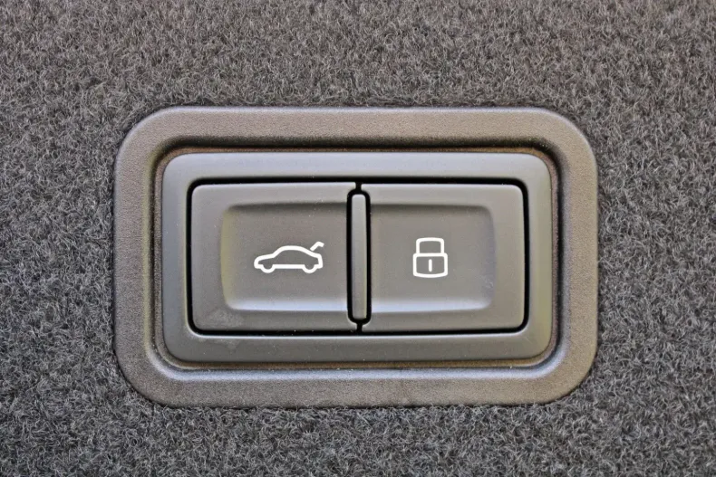 Audi A8 din 2023 cu 39.490 km - oferta AUD151928 - foto 29