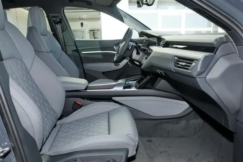 Audi Q8 e-tron din 2024 cu 22.500 km - oferta AUD151950 - foto 2