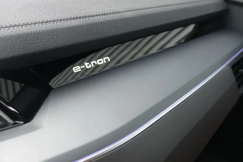 Audi Q8 e-tron din 2024 cu 35.113 km - oferta AUD151951 - foto 24