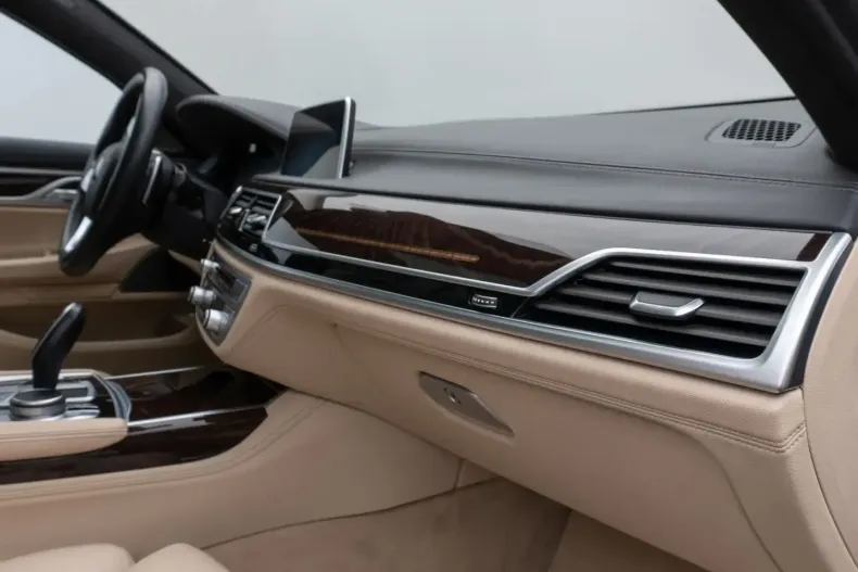 BMW 740 din 2021 cu 97.500 km - oferta BMW151996 - foto 39