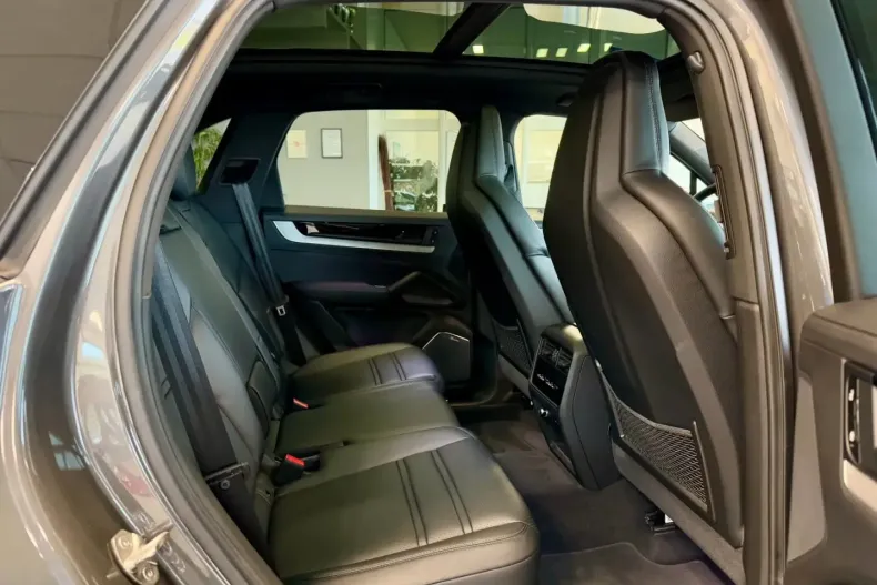 Porsche Cayenne din 2023 cu 29.987 km - oferta POR152019 - foto 11