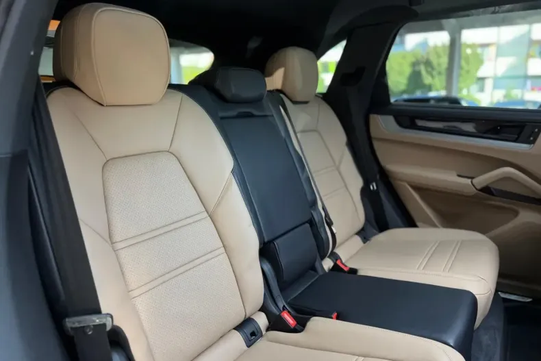 Porsche Cayenne din 2023 cu 34.631 km - oferta POR152023 - foto 27