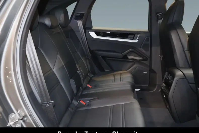 Porsche Cayenne din 2025 cu 17.900 km - oferta POR152024 - foto 8