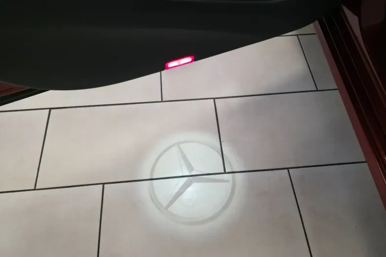 Mercedes-Benz E 300 din 2020 cu 10.104 km - oferta MER152072 - foto 14