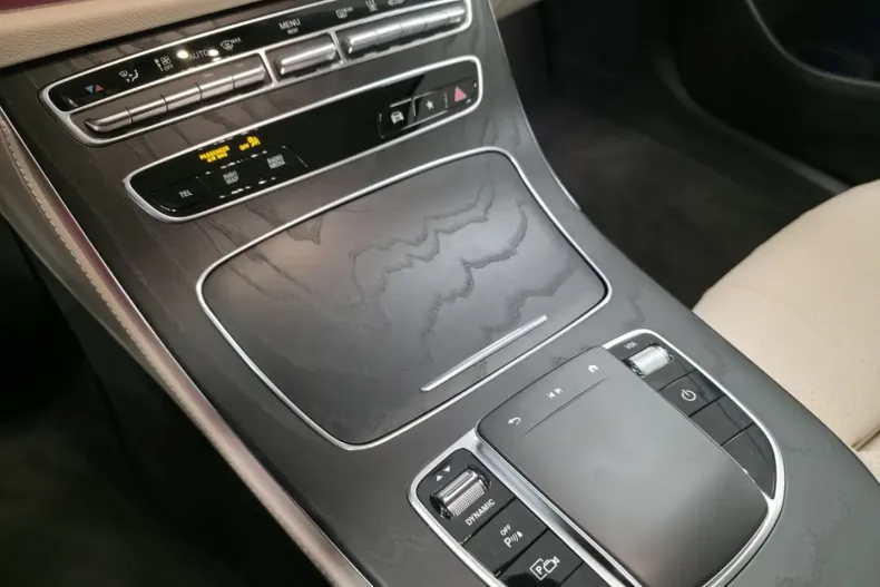 Mercedes-Benz E 300 din 2020 cu 10.104 km - oferta MER152072 - foto 25