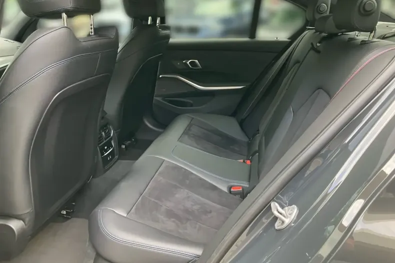 BMW 330 din 2024 cu 22.800 km - oferta BMW152085 - foto 9