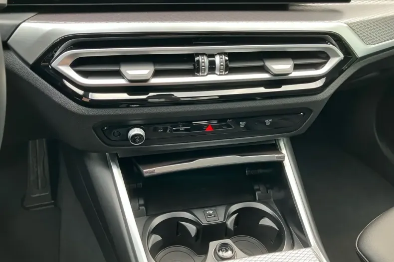 BMW 330 din 2024 cu 22.800 km - oferta BMW152085 - foto 11