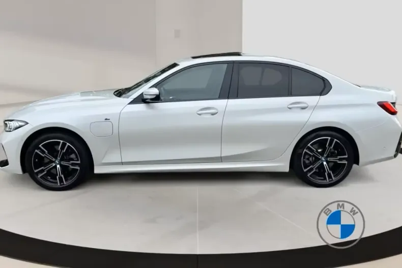 BMW 330 din 2024 cu 27.093 km - oferta BMW152092 - foto 3