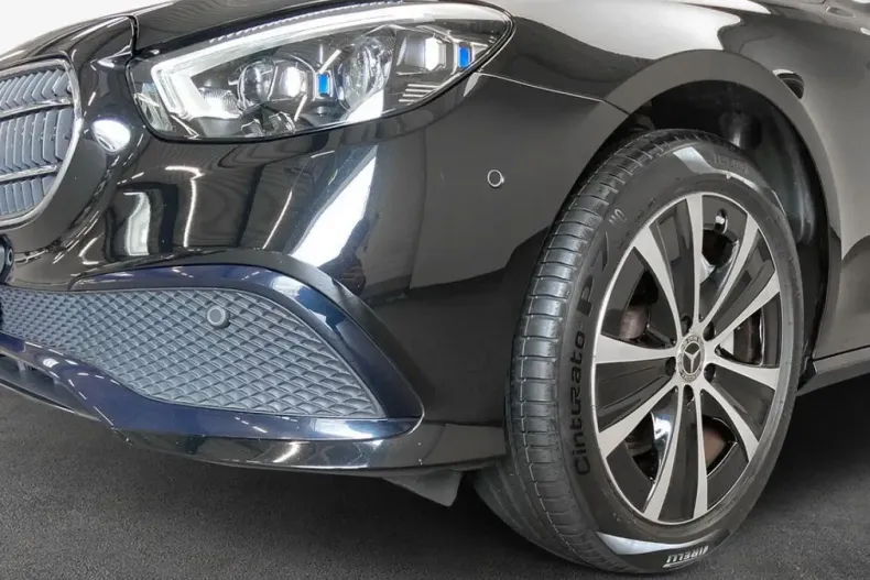 Mercedes-Benz E 300 din 2021 cu 65.474 km - oferta MER152110 - foto 4