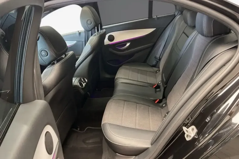 Mercedes-Benz E 300 din 2021 cu 65.474 km - oferta MER152110 - foto 7