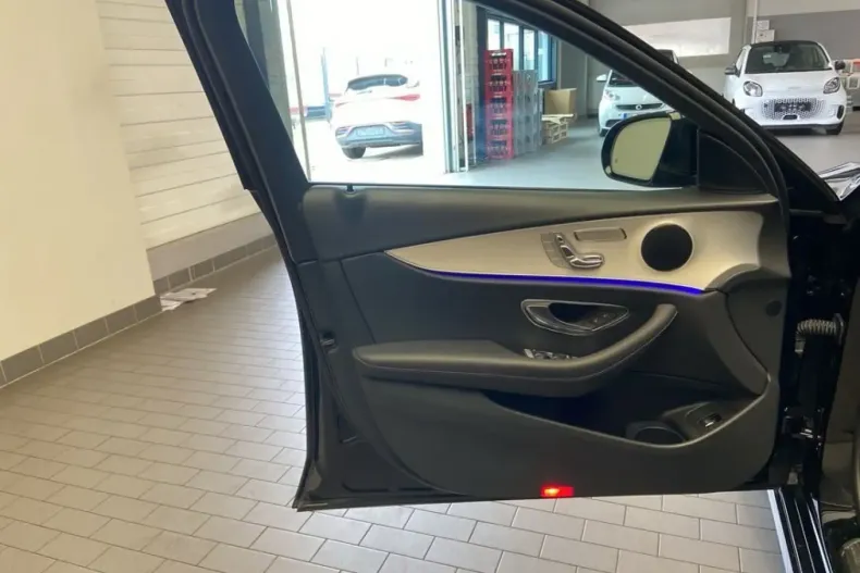 Mercedes-Benz E 300 din 2021 cu 65.474 km - oferta MER152110 - foto 12