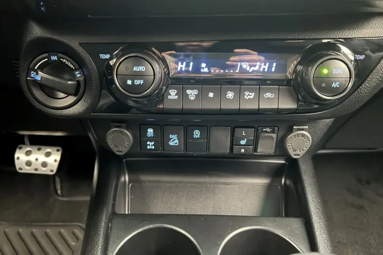 Toyota Hilux din 2024 cu 23.000 km - oferta TOY152146 - foto 17