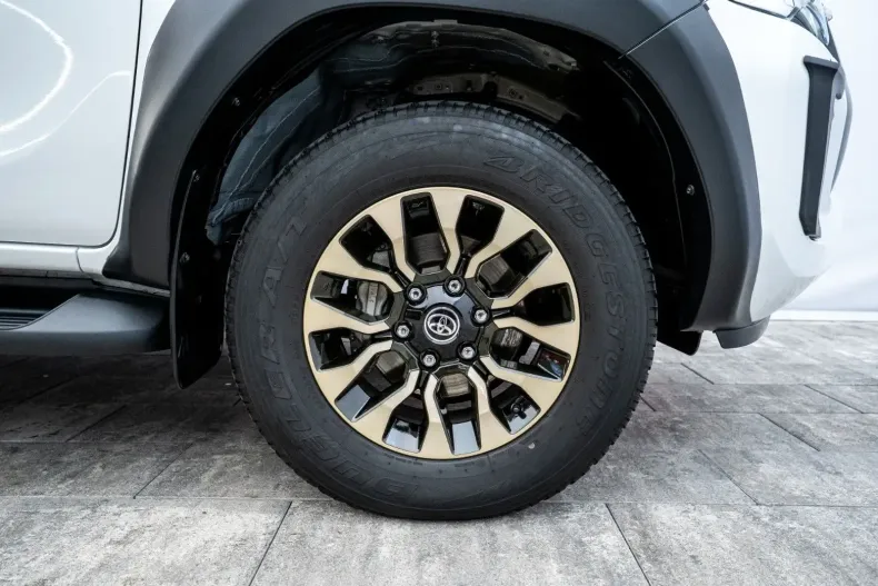 Toyota Hilux din 2024 cu 23.000 km - oferta TOY152146 - foto 28