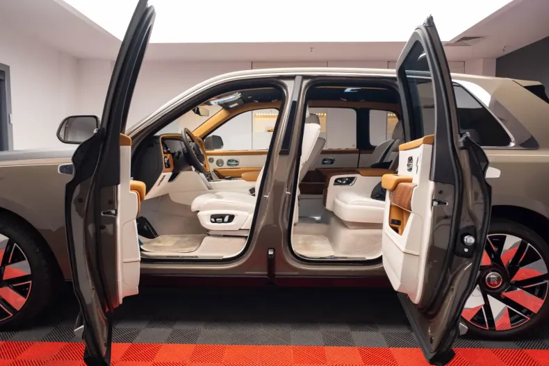 Rolls-Royce Cullinan din 2025 cu 3.500 km - oferta ROL152155 - foto 12