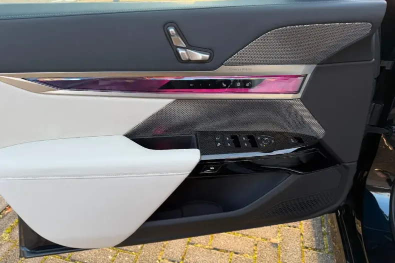 BMW 740 din 2024 cu 15.856 km - oferta BMW152159 - foto 16