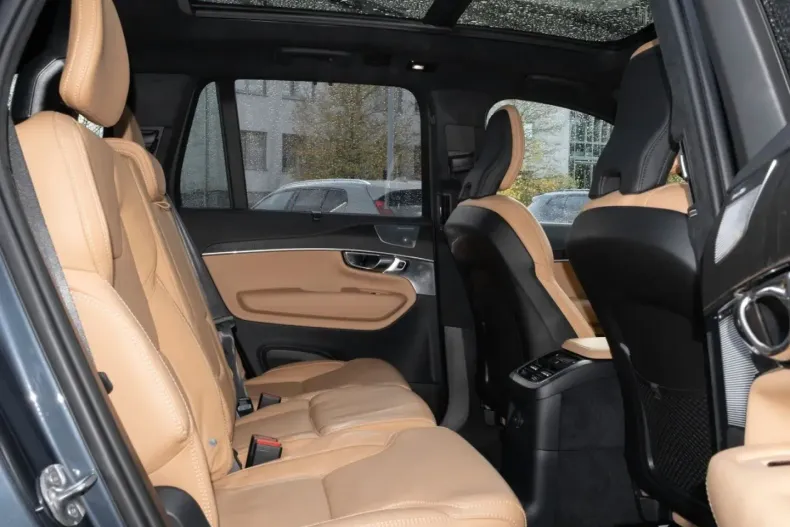 Volvo XC90 din 2024 cu 23.956 km - oferta VOL152199 - foto 4