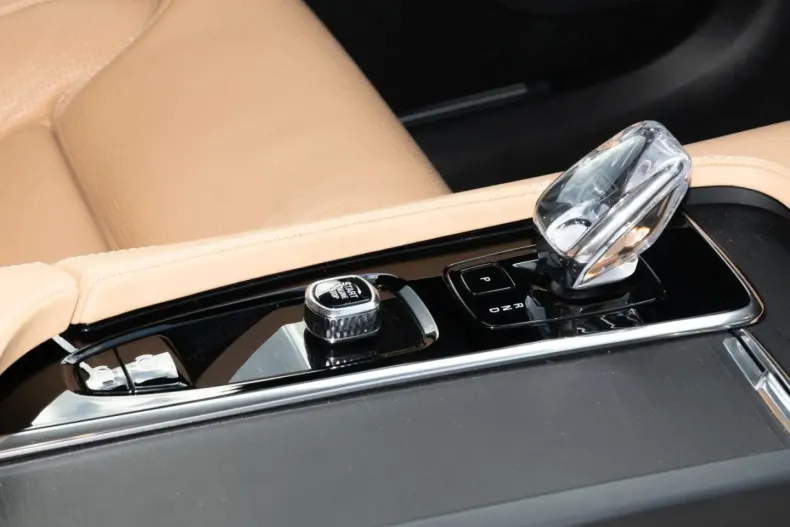 Volvo XC90 din 2024 cu 23.956 km - oferta VOL152199 - foto 6