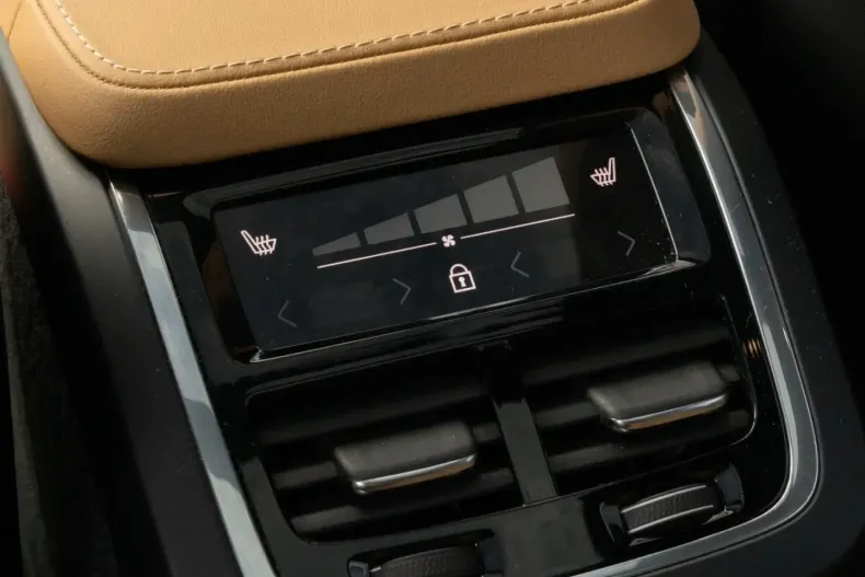 Volvo XC90 din 2024 cu 23.956 km - oferta VOL152199 - foto 12