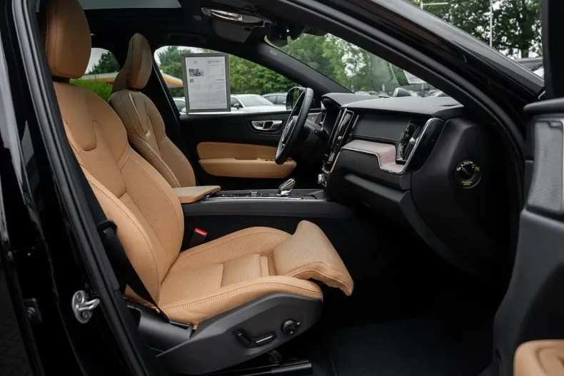 Volvo XC60 din 2024 cu 17.600 km - oferta VOL152201 - foto 2