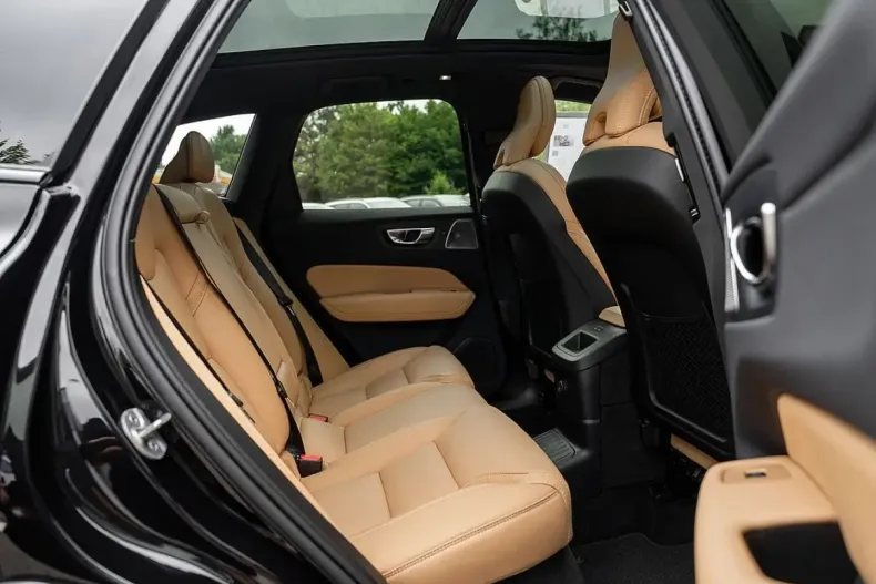 Volvo XC60 din 2024 cu 17.600 km - oferta VOL152201 - foto 4