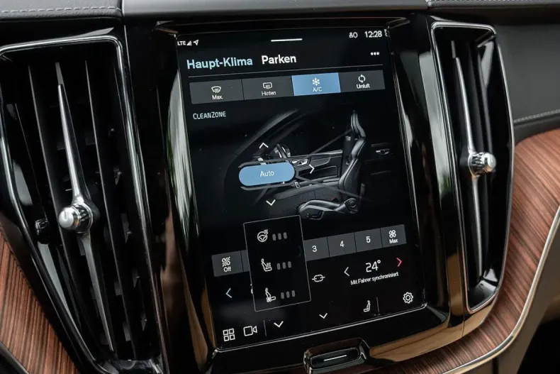 Volvo XC60 din 2024 cu 17.600 km - oferta VOL152201 - foto 15