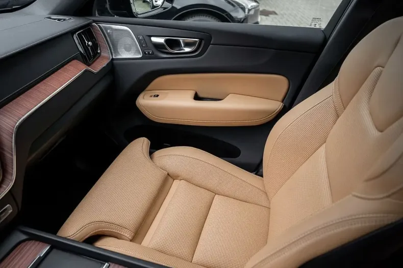 Volvo XC60 din 2024 cu 17.600 km - oferta VOL152201 - foto 20