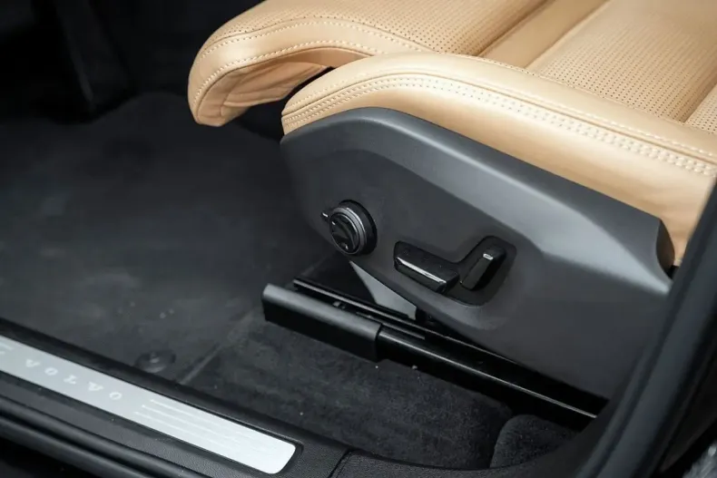 Volvo XC60 din 2024 cu 17.600 km - oferta VOL152201 - foto 25