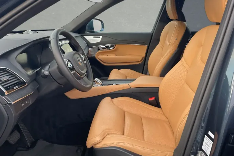 Volvo XC90 din 2024 cu 26.000 km - oferta VOL152203 - foto 3