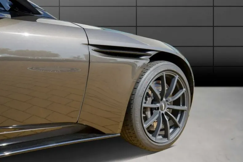 Aston Martin DB11 din 2023 cu 25.503 km - oferta AST152213 - foto 9
