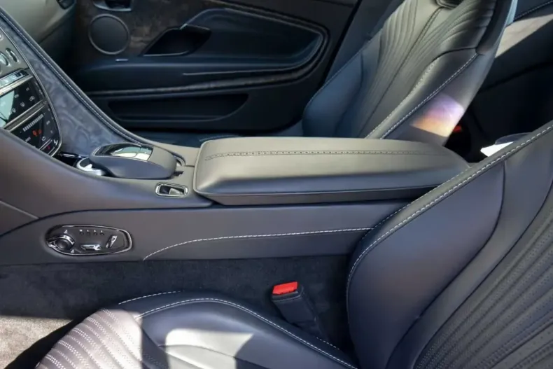 Aston Martin DB11 din 2023 cu 25.503 km - oferta AST152213 - foto 24