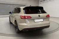 Volkswagen Touareg din 2021 cu 72.569 km - oferta VOL152228 - foto 4