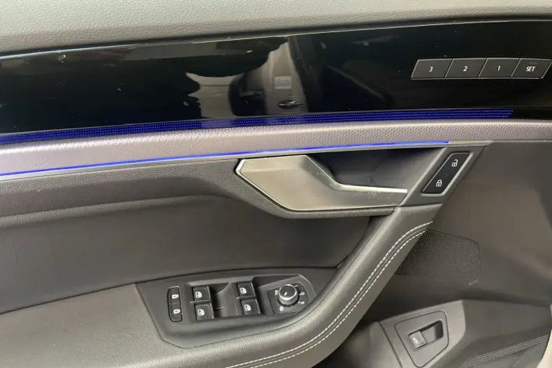 Volkswagen Touareg din 2021 cu 72.569 km - oferta VOL152228 - foto 8