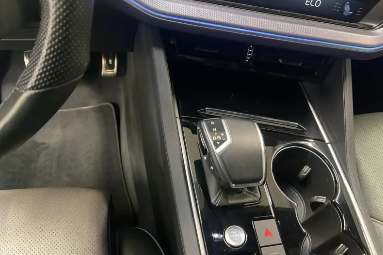 Volkswagen Touareg din 2021 cu 72.569 km - oferta VOL152228 - foto 13