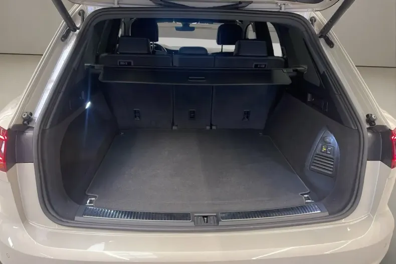 Volkswagen Touareg din 2021 cu 72.569 km - oferta VOL152228 - foto 16