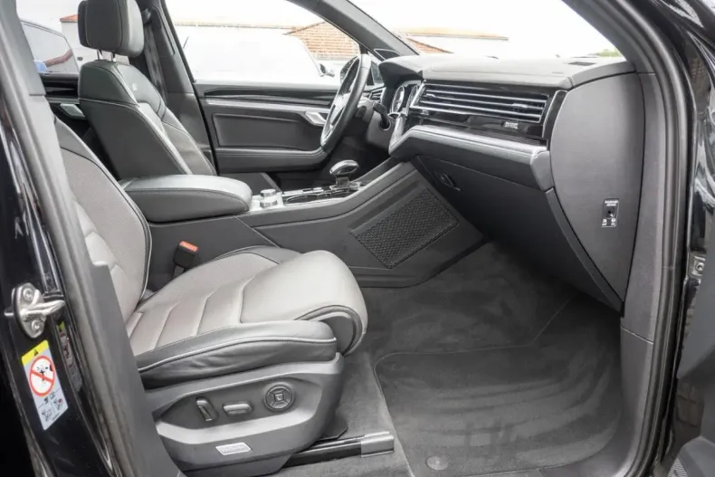 Volkswagen Touareg din 2020 cu 63.046 km - oferta VOL152230 - foto 3