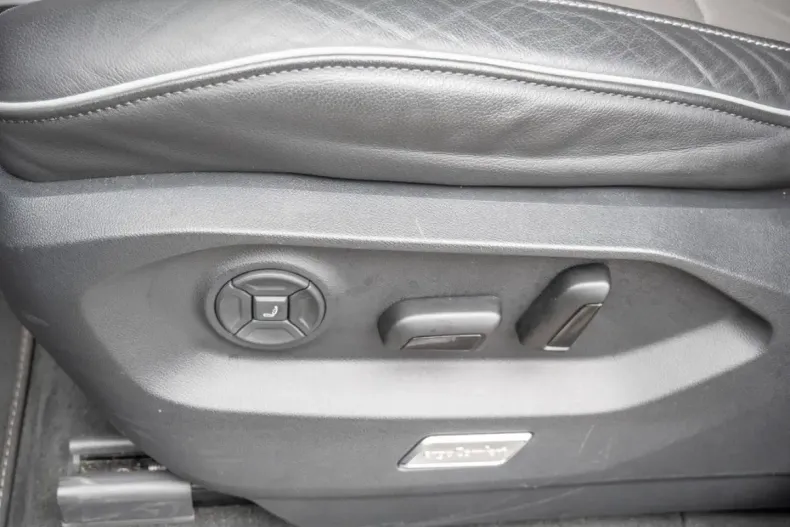 Volkswagen Touareg din 2020 cu 63.046 km - oferta VOL152230 - foto 16