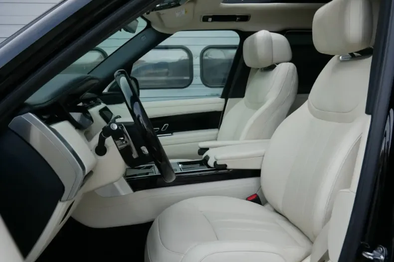 Land Rover Range Rover din 2025 cu 14.000 km - oferta LAN152250 - foto 2