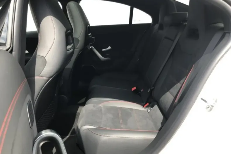 Mercedes-Benz CLA 220 din 2024 cu 22.099 km - oferta MER152279 - foto 7