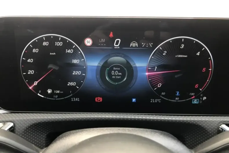 Mercedes-Benz CLA 220 din 2024 cu 22.099 km - oferta MER152279 - foto 9