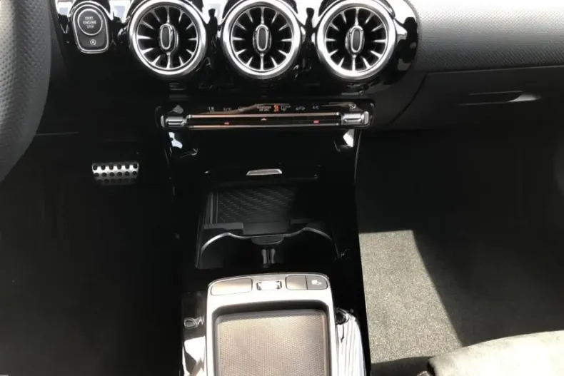 Mercedes-Benz CLA 220 din 2024 cu 22.099 km - oferta MER152279 - foto 14