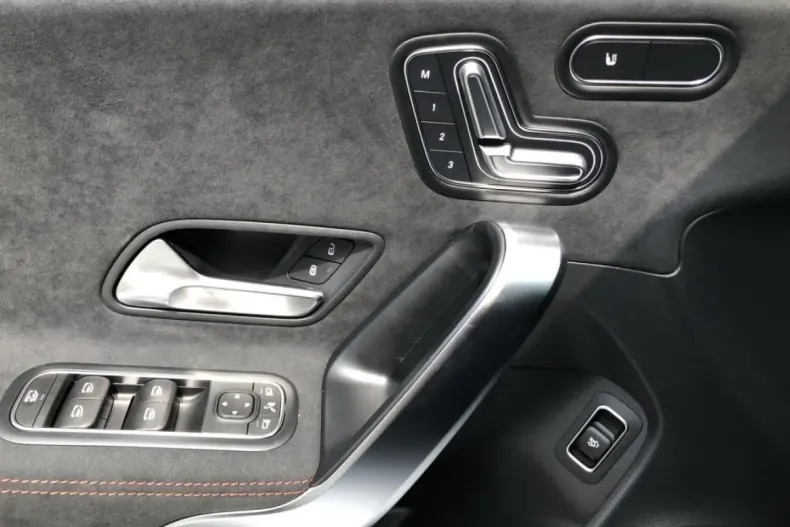 Mercedes-Benz CLA 220 din 2024 cu 22.099 km - oferta MER152279 - foto 15