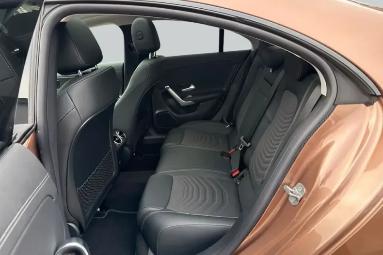 Mercedes-Benz CLA 180 din 2023 cu 17.543 km - oferta MER152303 - foto 12