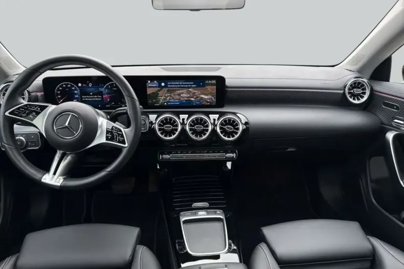 Mercedes-Benz CLA 180 din 2023 cu 17.543 km - oferta MER152303 - foto 14